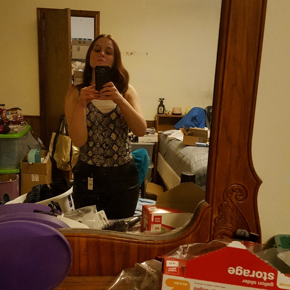 Cute top - Picture 3 of 3